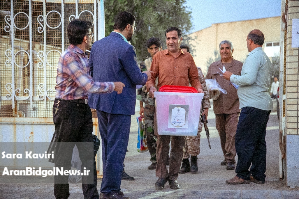 گزارش تصویری از اولین دقایق انتقال صندق ها به حوزه های انتخاباتی